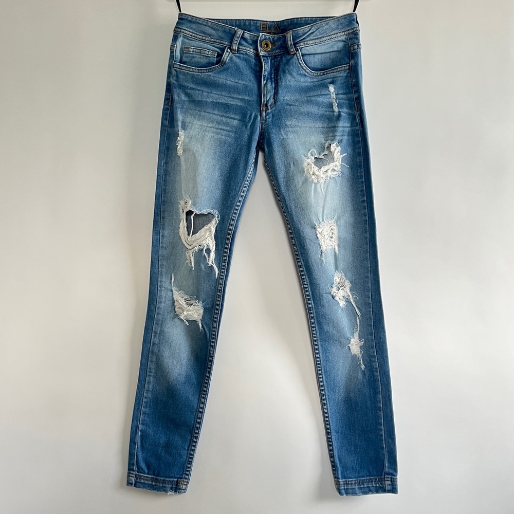 ELA distressed straight jeans Size 6